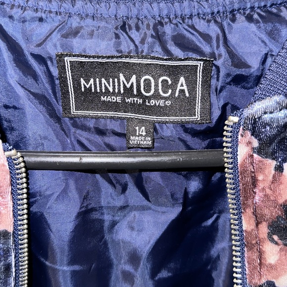 Girls Puffer Jacket🫶🏽 - Picture 2 of 3